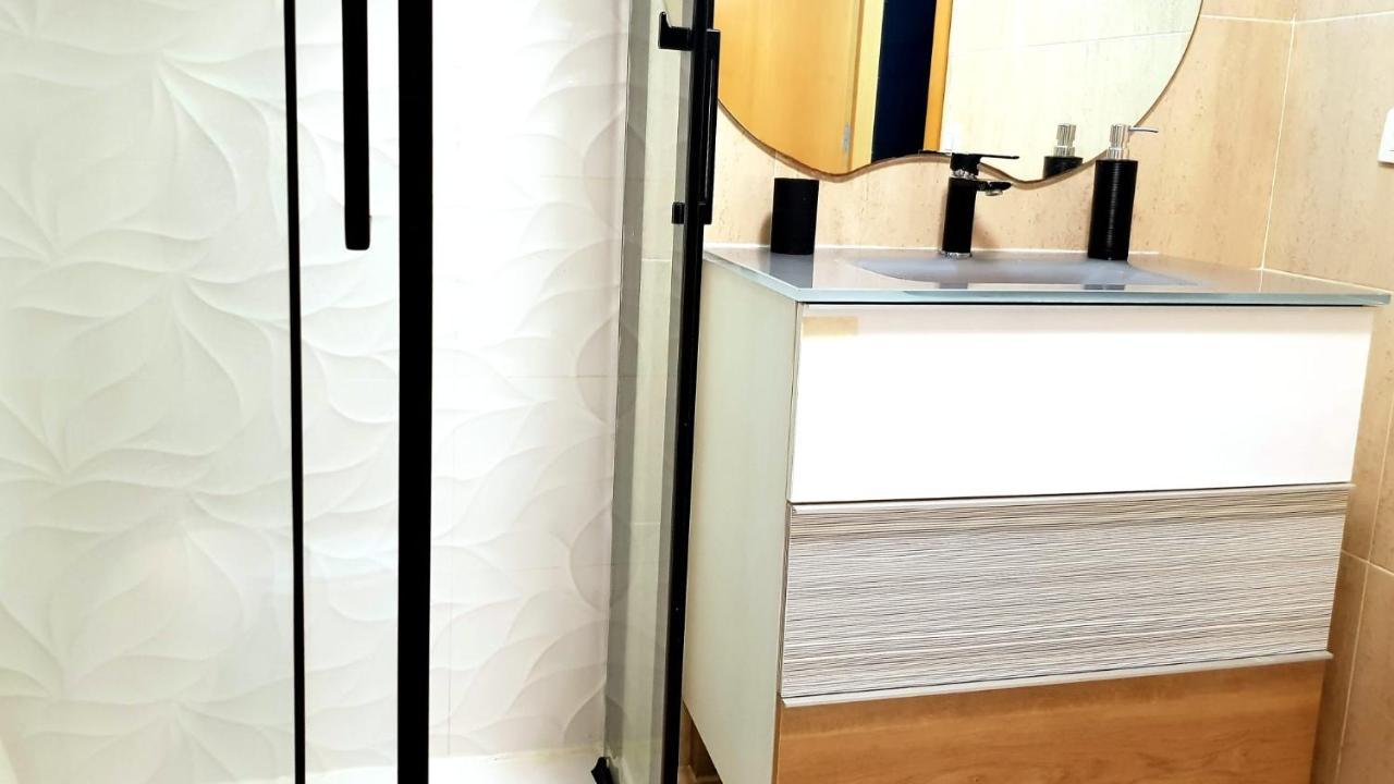 Piso Amplio De 3 Habitaciones, 2 Banos, Ascensor Y Parking ブリアナ エクステリア 写真